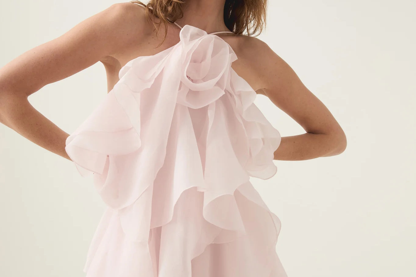 Vestido mini de gasa con volantes Charlie